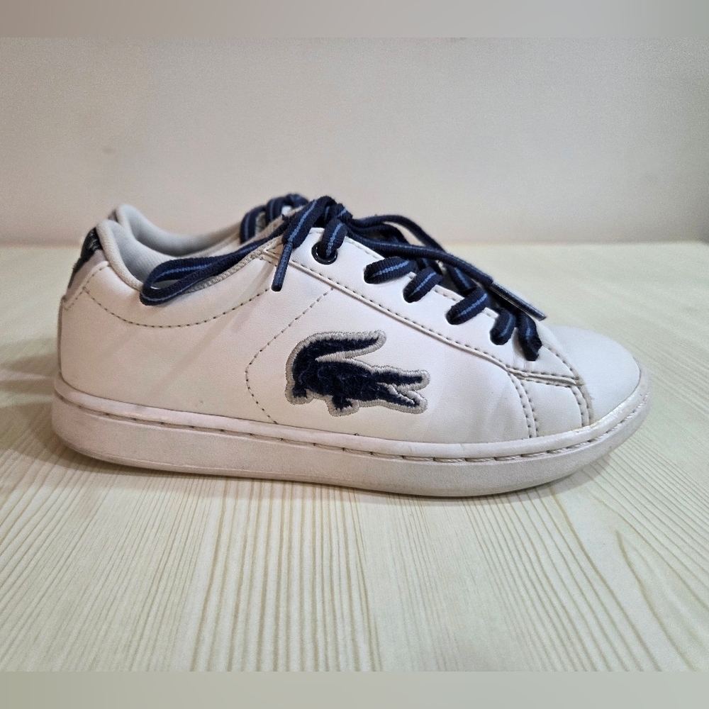 Lacoste Kids' Carnaby Evo Sneaker, White Navy Synthetic, Size 12